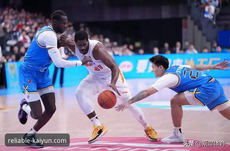 皮特森vs麦基：一场三分雨与内线风暴的终极对决，谁主宰了比赛？